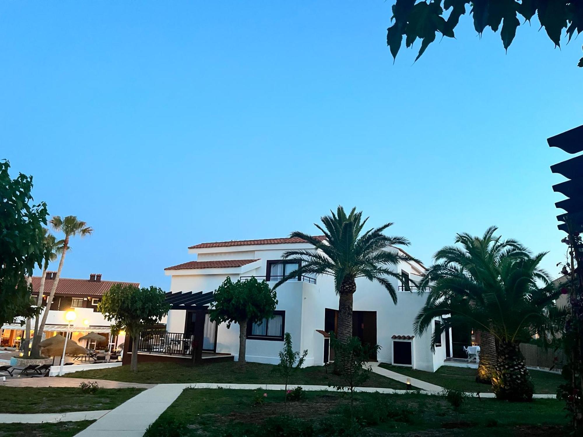 Nuramar Aparthotel Cala en Bosch Zewnętrze zdjęcie